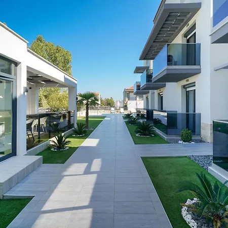 Kataleya Poolside Aparthotel 4*